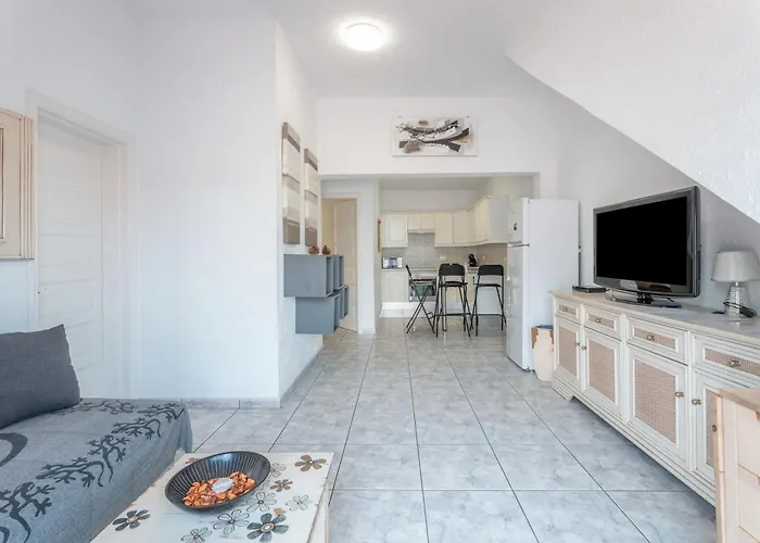 Chiara Garden View Будинок відпочинку Адехе