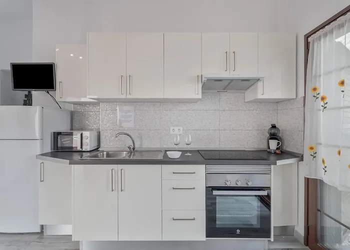 Будинок відпочинку Chiara Garden View Адехе